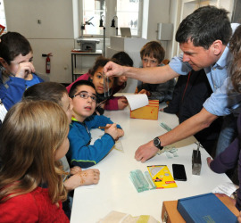 Kindervorlesung 22.03.2014 mit Prof.Dr. Jens Schneider (Foto: Claus Völker)