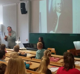 Kindervorlesung am 16.04.2016 (Foto: Silvia Klingelhöfer)