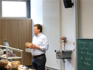 Kindervorlesung Energie Herr Linow (Foto: Gerd Wieber)