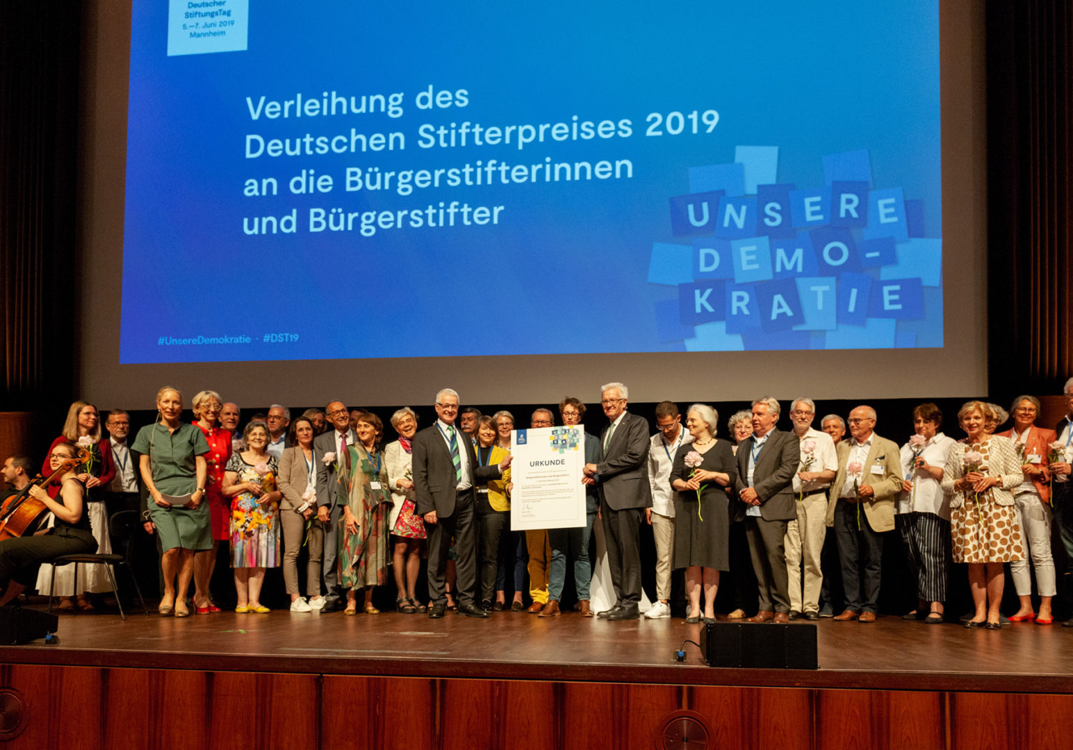 Verleihung des Deutschen Stifterpreises 2019 durch den Ministerpräsidenten von Baden-Württemberg Winfried Kretschman. Foto: Detlef Eden